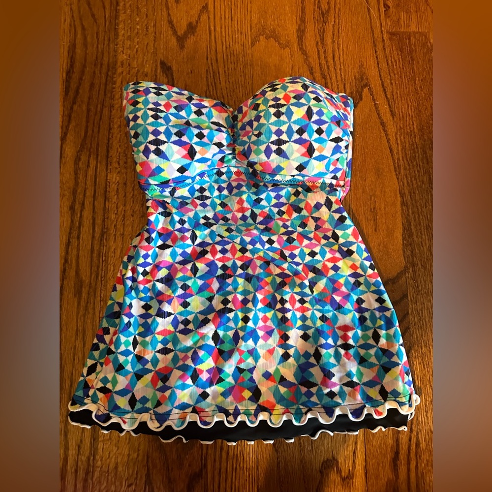 Tankini top size 6 by Profile by Gottex, ruffled little black bottom.